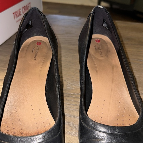 CLARKS Unstructured Cosmo Women's Leather Pumps - Picture 3 of 6